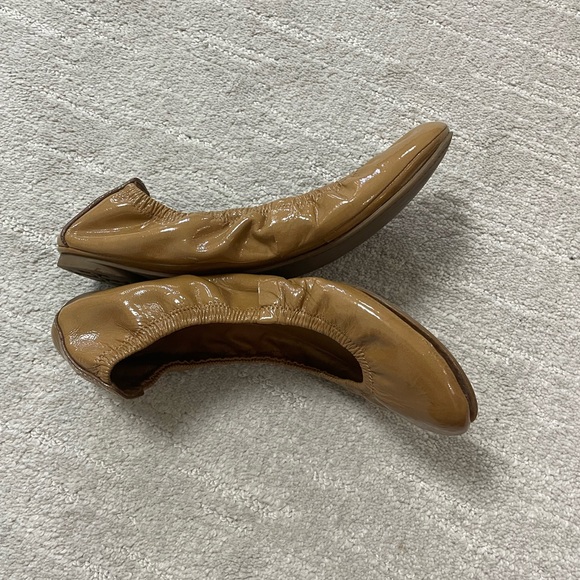 Tory Burch Glossy Tan Ballet Flats - Picture 6 of 7